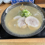 ラーメンRYU - 料理写真:直径40cmほどの丼

