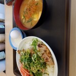 Matsuya - 厚切りネギ塩豚焼肉丼には最初に紅ショウガをプラスする✌️