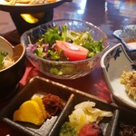 作並温泉 湯の原ホテル - サラダ、カレー風味の卯の花、漬物類もたくさん～