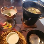 作並温泉 湯の原ホテル - あさりの味噌汁、フルーツ、ヨーグルト