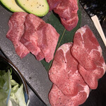 焼肉 IZURE 東岡崎店 - 霜降り牛タン食べ比べ定食1580円