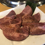 Yakiniku Kingu - 厚切り熟成牛タン（３皿）