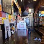 定食・串揚げ居酒屋 アジト - 店内です。