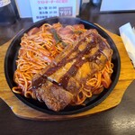 定食・串揚げ居酒屋 アジト - カツナポリタン(750円)です。横から。