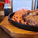 定食・串揚げ居酒屋 アジト - 横から。