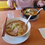 幸楽苑 - 手前塩ラーメン奥味噌野菜ラーメンですよ～❗