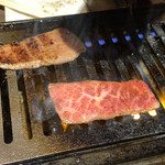 黒毛和牛焼肉 白か黒 - 