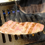 黒毛和牛焼肉 白か黒 - 