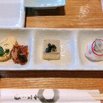 鮎の庄 - だし巻き玉子、鯉の卵の煮付け
      鮎うるか豆腐、鮎の背ごしおろし和え