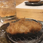 酒肴 新屋敷 - 梅酒とチョウザメのフライ
      チョウザメがこんなに美味しいなんて