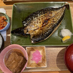 Himonoterasu - Bセット（トロ鯖の干物、キムチ、厚揚げ）（税込 1,265円）評価＝◎