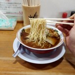 Jikasei Teuchi Chuukasoba Hanabishi - チャーシュー麺　麺リフト