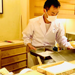 日本橋 蕎ノ字 - ◎鈴木大将は天ぷらに深い愛情を持っている。天ぷらを揚げる技量はかなり高い。