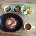 メリーカフェ - 名物！自家製ローストビーフ丼 \1,350-