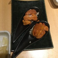 まんてん鮨 日比谷オクロジ店 - うに。塩と醤油で