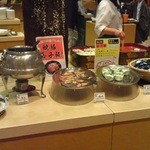壱湯の守 - 夜バイキングの一部、焼き豚玉子飯もあります