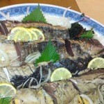 壱湯の守 - 夜バイキングの一部、戻り鰹のタタキ