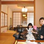 壱湯の守 - 露天風呂付き客室にてアジア系イギリス人家族