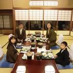 壱湯の守 - 坪中川にて、夕食、アジア系イギリス人家族