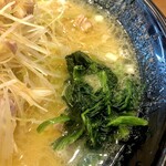 横浜家系ラーメン春吉家 - ほうれん草