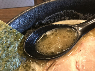 びし屋 - 濃厚な豚骨×醤油のスープ