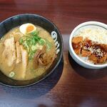 のりお - 平成30年10月 ランチタイム 特製ラーメン 780円 ソースカツ丼 100円