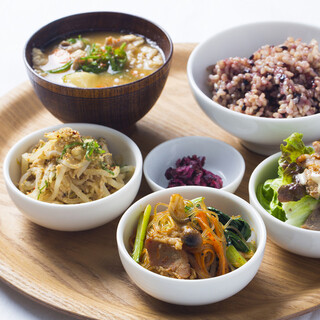 “熟食飯”搭配喜歡的菜肴制作的飯♪