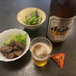 Soba Midoritei - 瓶ビール・お通しの枝豆・砂肝（ピリ辛）