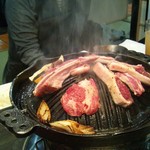 成吉思汗 大黒屋 本店 - ガンガン焼きます