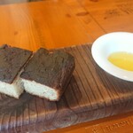 Trattoria GHI-HEI - 自家製パン:芳しさと甘さを感ずる香り。