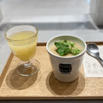 Soup Stock Tokyo - 完熟トマトの雫とモッツァレラのOKAYU＊りんごジュース