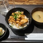 個室と海鮮和食 でんでれでん - 自家製焼鳥丼¥500-