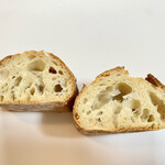 ブーランジェリー ボッチラ - バゲット断面
表面はパリッ、中はもっちり
小麦の香りを味わうパン