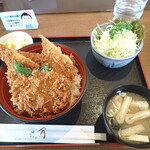 レストラン角  - ミックスフライ丼・味噌汁・サラダ