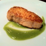 シベリア産サーモン　ブロッコリーのソース