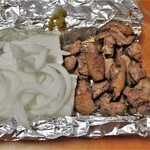 焼鳥 ももえちゃん - 道の駅で買った玉ねぎスライスを添えて