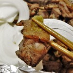 焼鳥 ももえちゃん - 道の駅で買った玉ねぎスライスとともに柚子胡椒を付けて