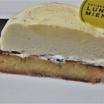 PATISSERIE LUNAMIENCE - バニーユ￥450　断面