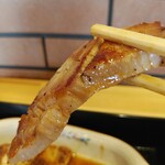 居酒屋うさぎや - トンテキは、隠し包丁が入り柔らかい。