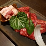 Yamagata Kurogewagyu Uyonezawagyuuyakiniku Kotora - 豚トロ、牛ロース、カルビの三種類