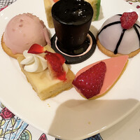 ロビーラウンジ 「マーブルラウンジ」 ヒルトン東京 - これは、ワゴンサービスです