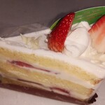 シャトレーゼ - 紅ほっぺ種苺のプレミアム純生クリームショートケーキ