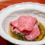 肉屋 雪月花 NAGOYA - 田中畜産のサーロイン ロワール産のホワイトアスパラガス 出汁ポン酢