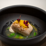 レストラン オオツ - 2021.3 山口産天然トラフグ白子 帆立出汁 菜の花 唐墨パウダー