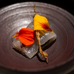 レストラン オオツ - 2021.3 細魚 細魚皮の天日干し 薪の香りの燻製キャヴィア