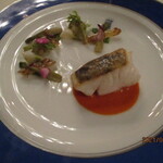 トゥールダルジャン - 魚料理（サンドル [川鱸] のポワレ　春の山菜とホワイトアスパラガスのグリエ）