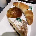マルヤス - 上からあん塩バターフランス120円、うぐいす豆パン100円、ミルフィー(ホイップアンドあんこ)120円⭐️
この安さでこのクオリティー(´｡✪ω✪｡｀)素晴らしい！