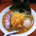 ラーメン喜輪 - 暑いのにラーメン。
家系の割にさっぱりしてて美味い。