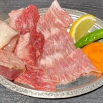 Miyazaki beef, pork, and chicken 3-piece Yakiniku (Grilled meat) set 180g