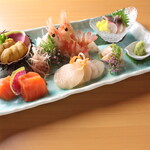 Sashimi platter for 2-3 people (sea urchin and 5 other items)